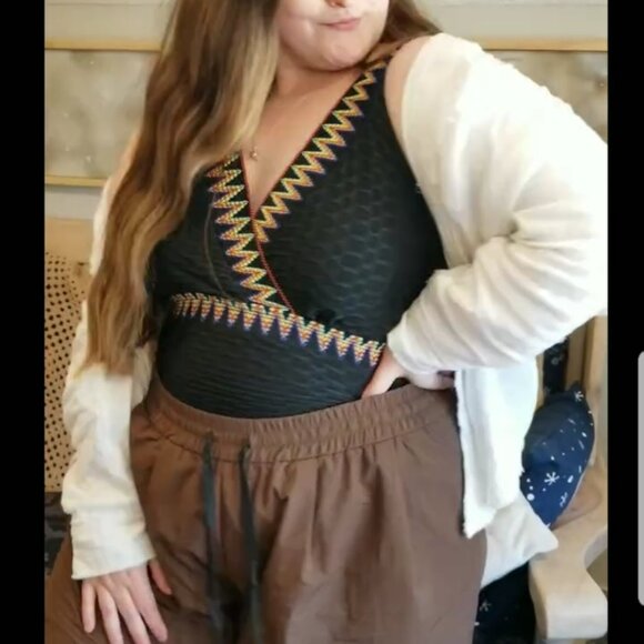 Black one piece - Picture 4 of 4